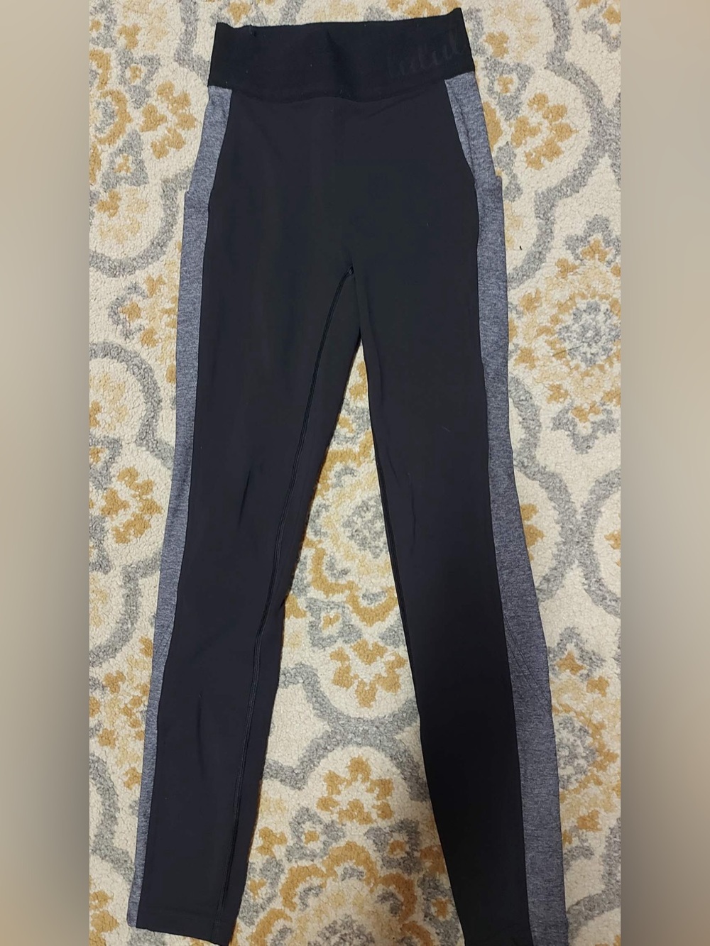 Lululemon black and grey colour block leggings